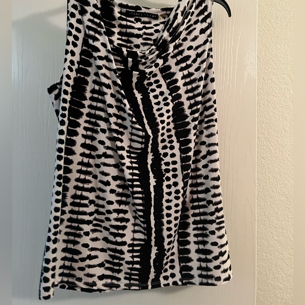 Black and white Top IvankaTrump